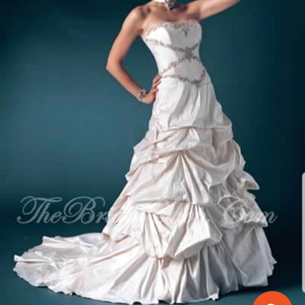 Sabrina Toy Mon Cheri size 8 sample wedding gown